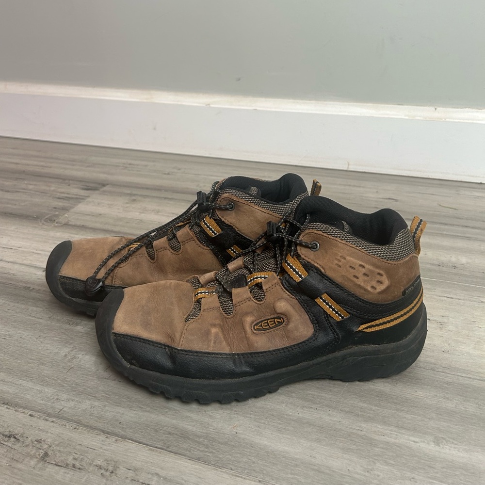 Keen Tan and Black Outdoor Boots